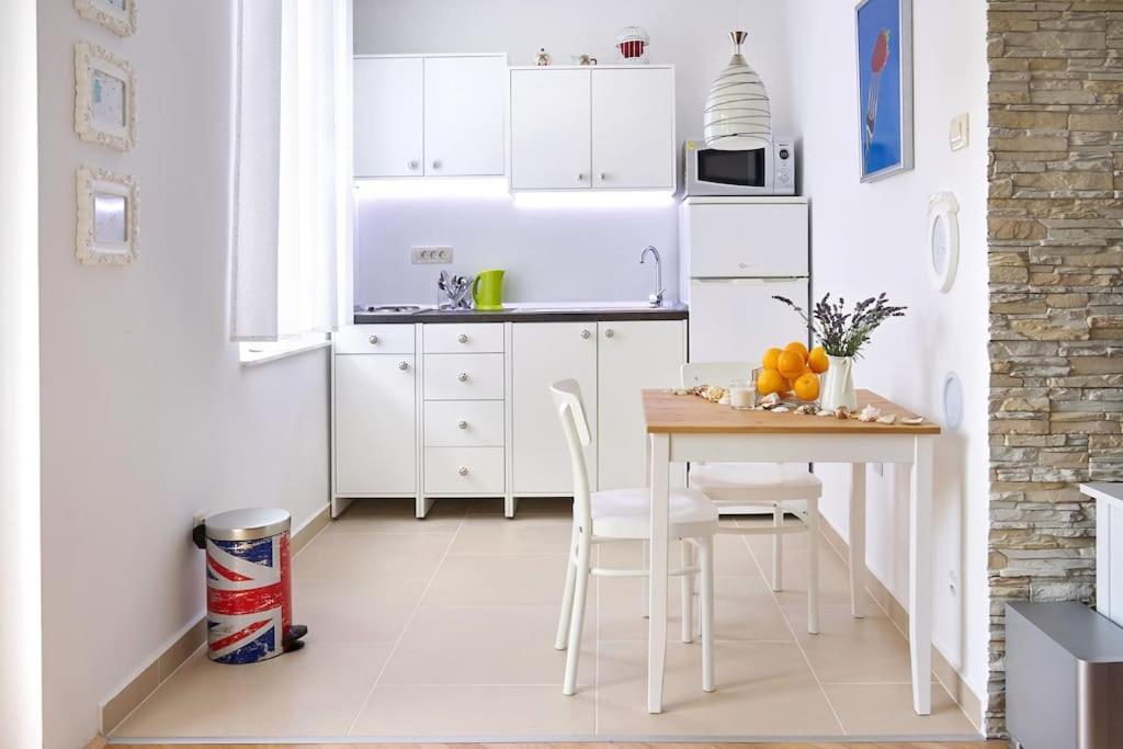 Studio Apartment One Sun Ловран Екстер'єр фото